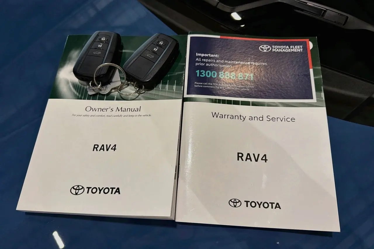 2025 Toyota RAV4 Gallery Image 30