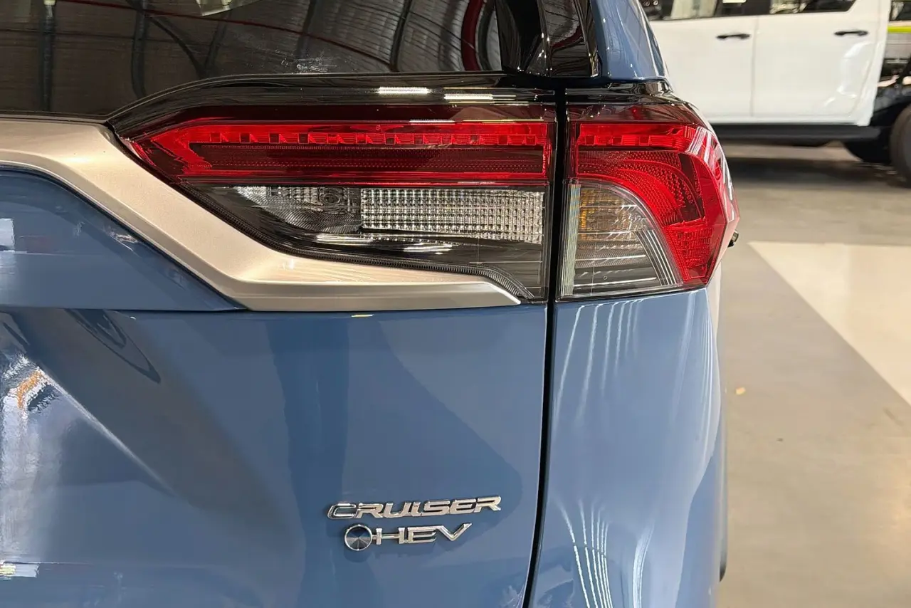 2025 Toyota RAV4 Gallery Image 9