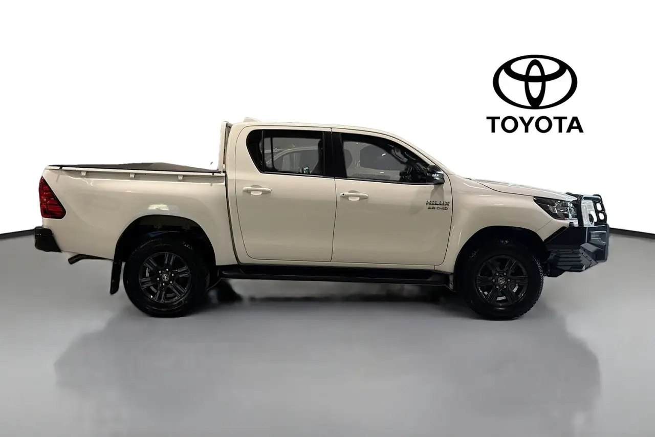 2024 Toyota Hilux Gallery Image 11