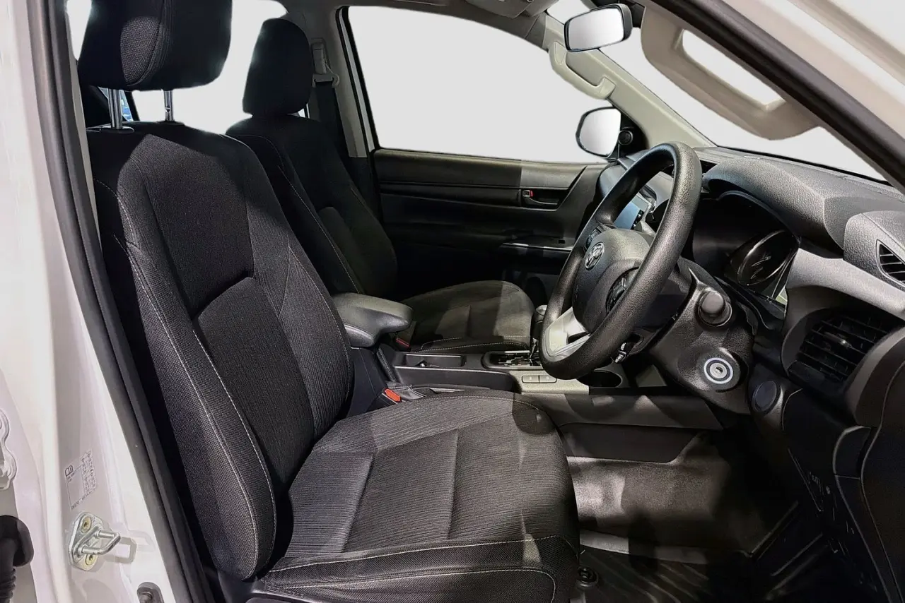 2024 Toyota Hilux Gallery Image 13