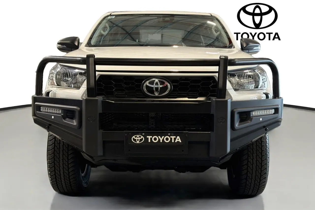 2024 Toyota Hilux Gallery Image 2