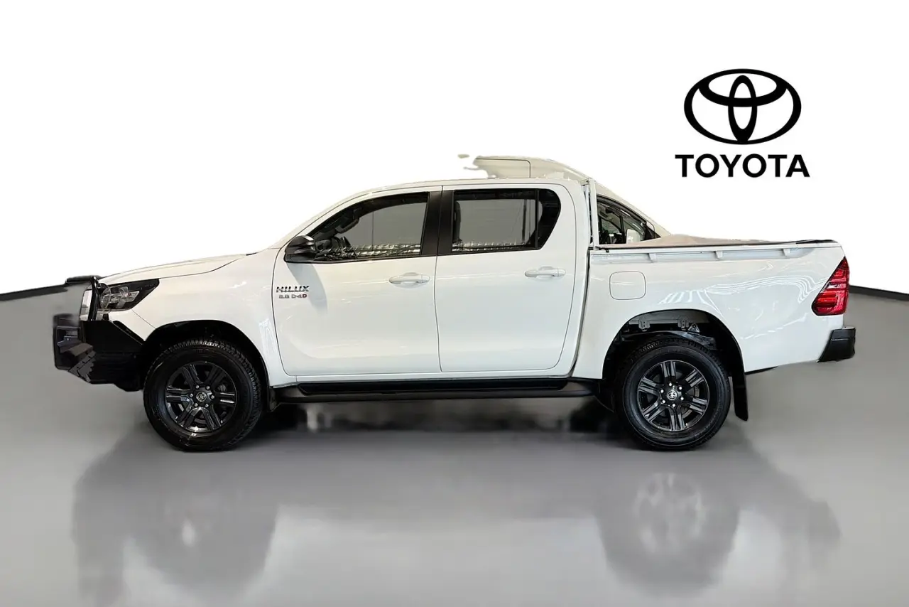 2024 Toyota Hilux Gallery Image 5