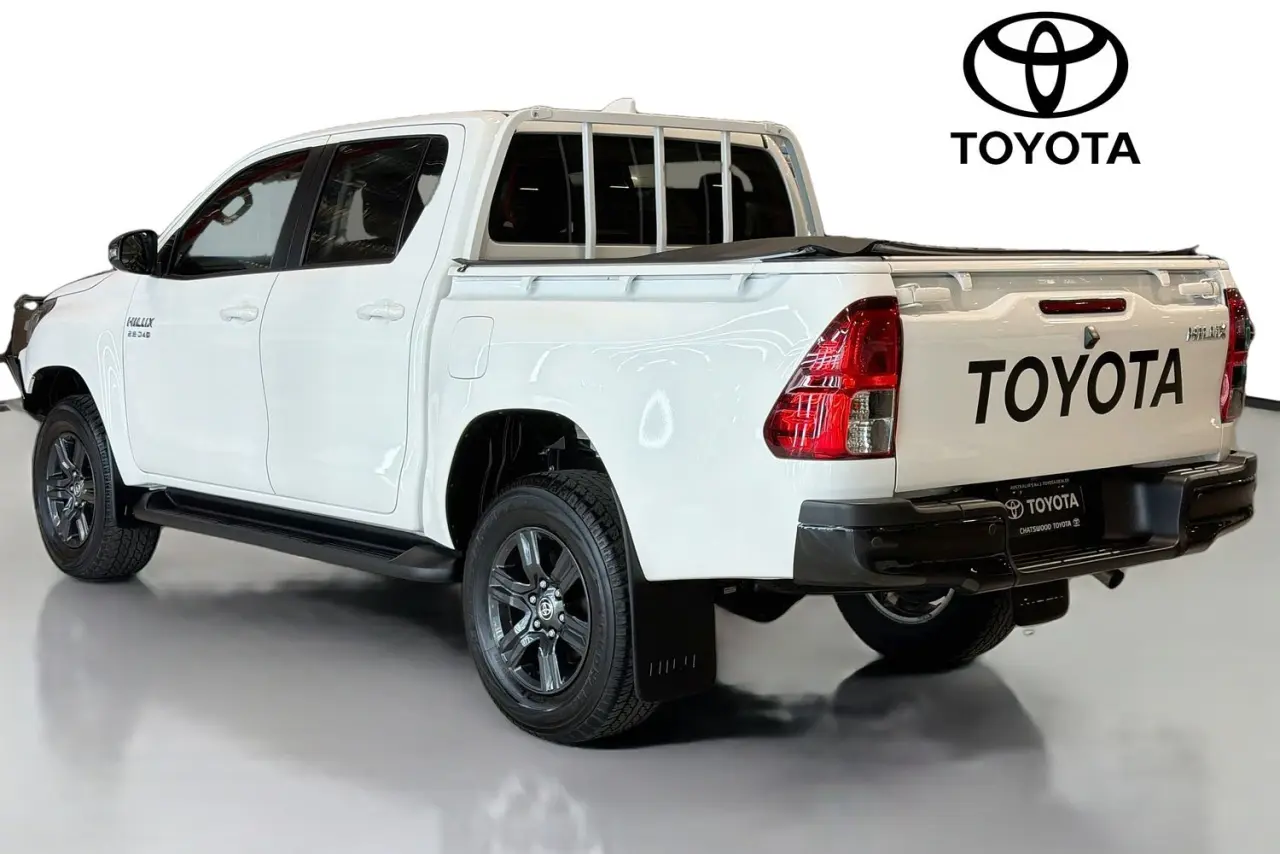 2024 Toyota Hilux Gallery Image 6