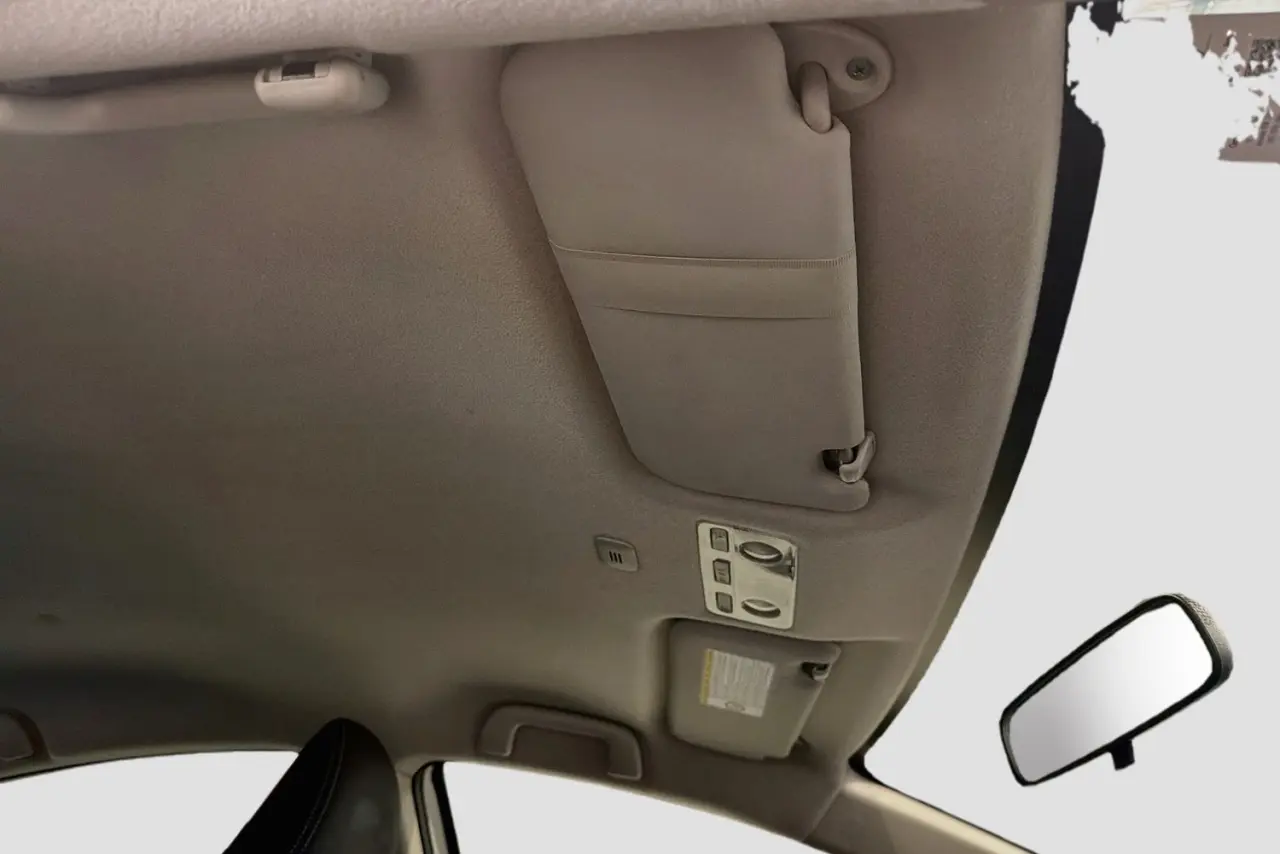 2014 Toyota Prius C Gallery Image 12