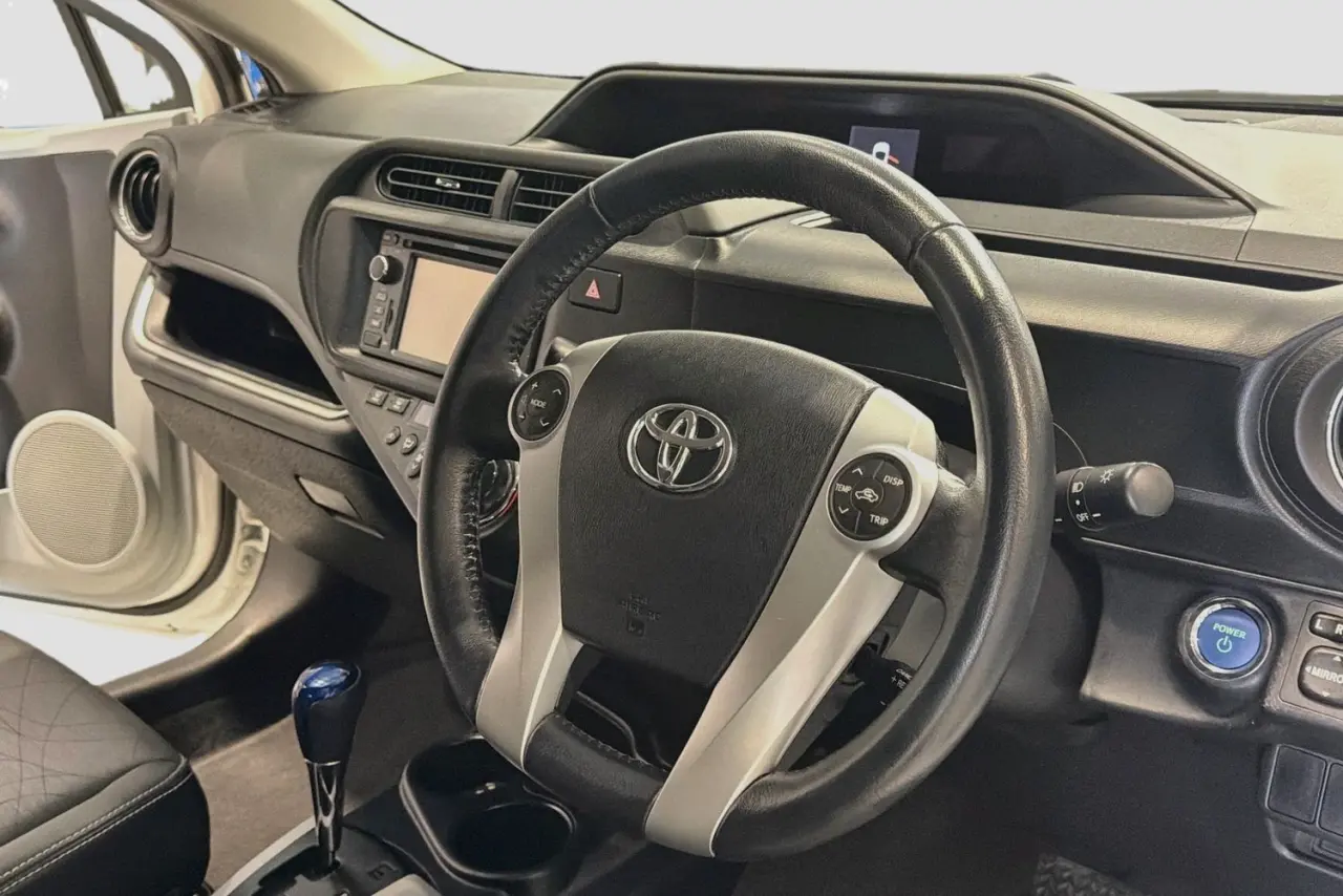 2014 Toyota Prius C Gallery Image 14