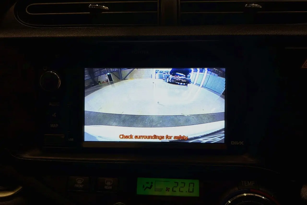 2014 Toyota Prius C Gallery Image 16