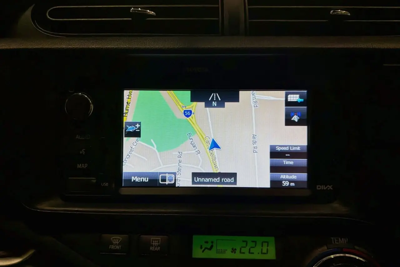 2014 Toyota Prius C Gallery Image 17