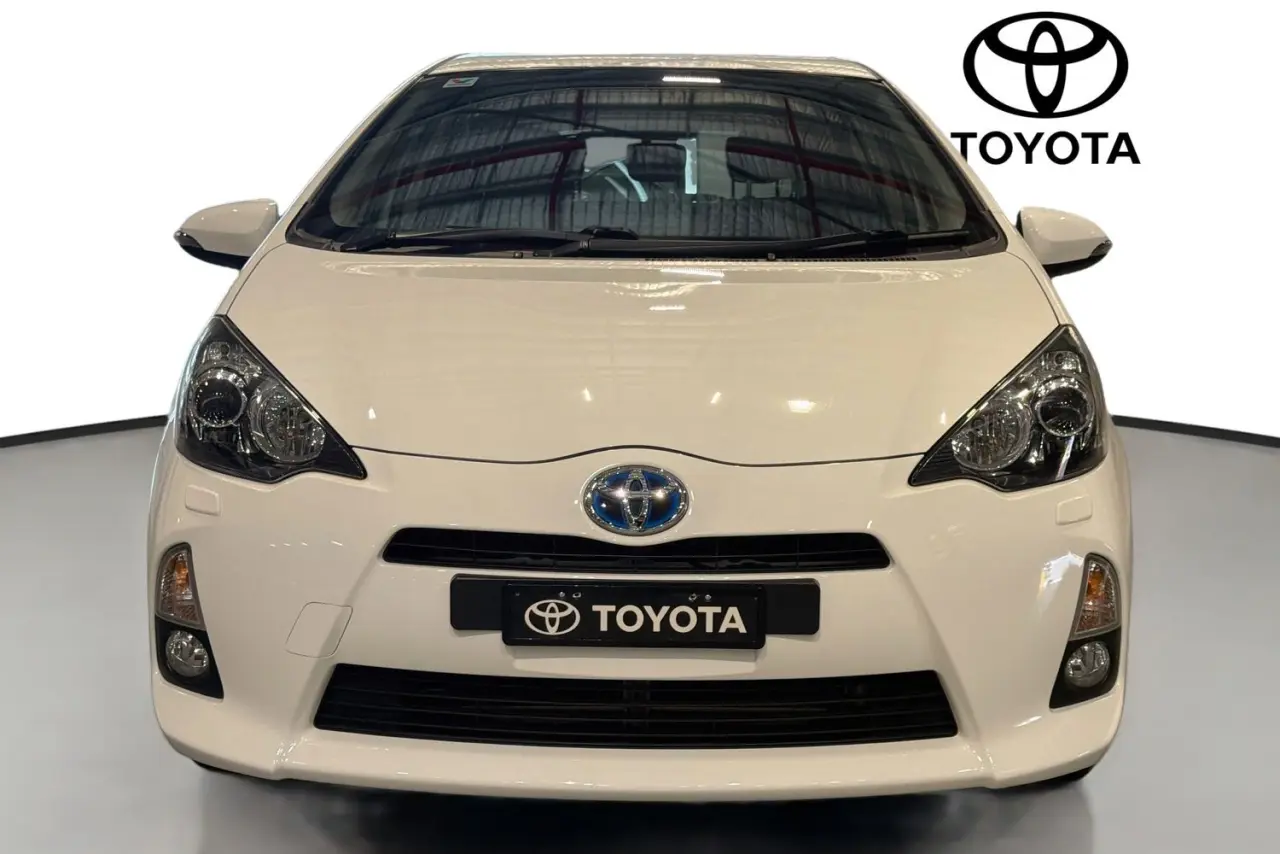 2014 Toyota Prius C Gallery Image 2