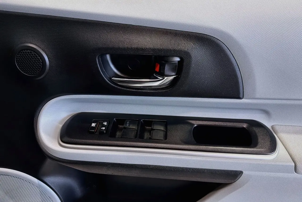 2014 Toyota Prius C Gallery Image 24