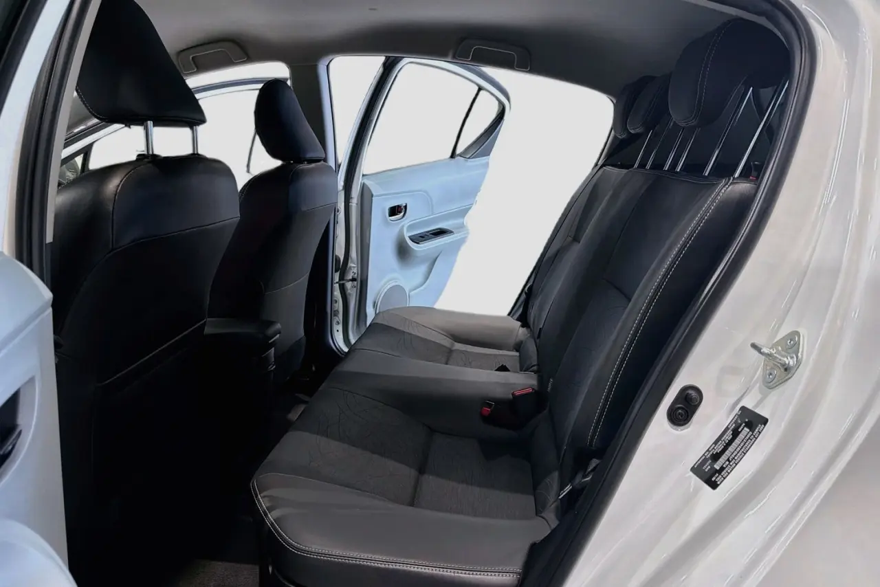 2014 Toyota Prius C Gallery Image 26