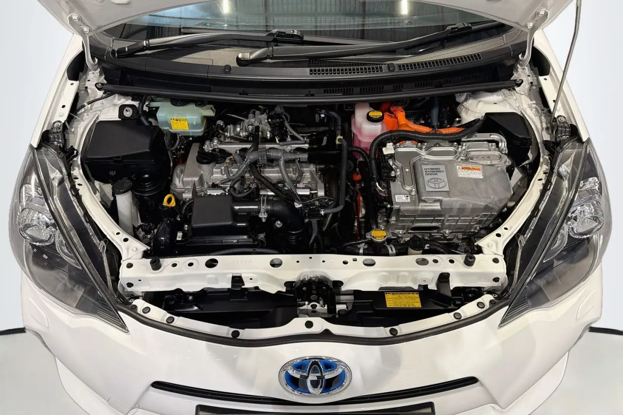 2014 Toyota Prius C Gallery Image 29