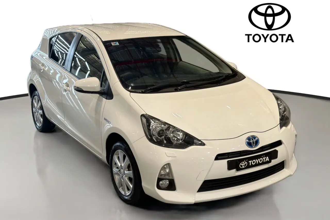 2014 Toyota Prius C Gallery Image 30