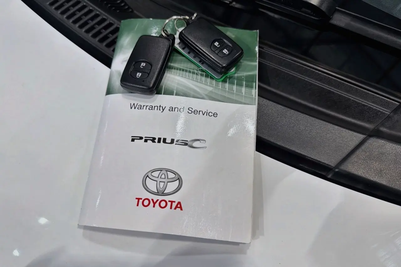 2014 Toyota Prius C Gallery Image 31