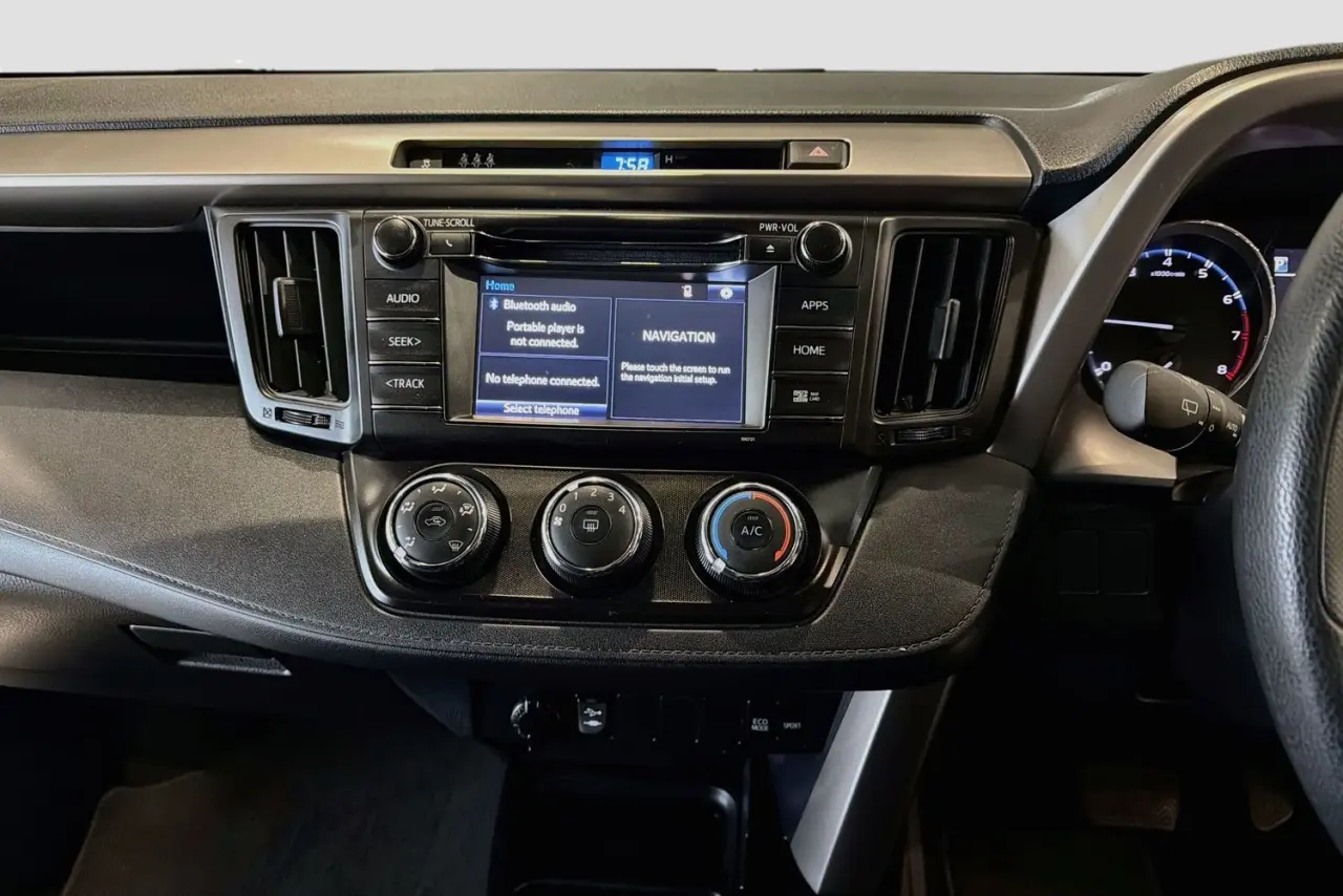 2018 Toyota RAV4 Gallery Image 15