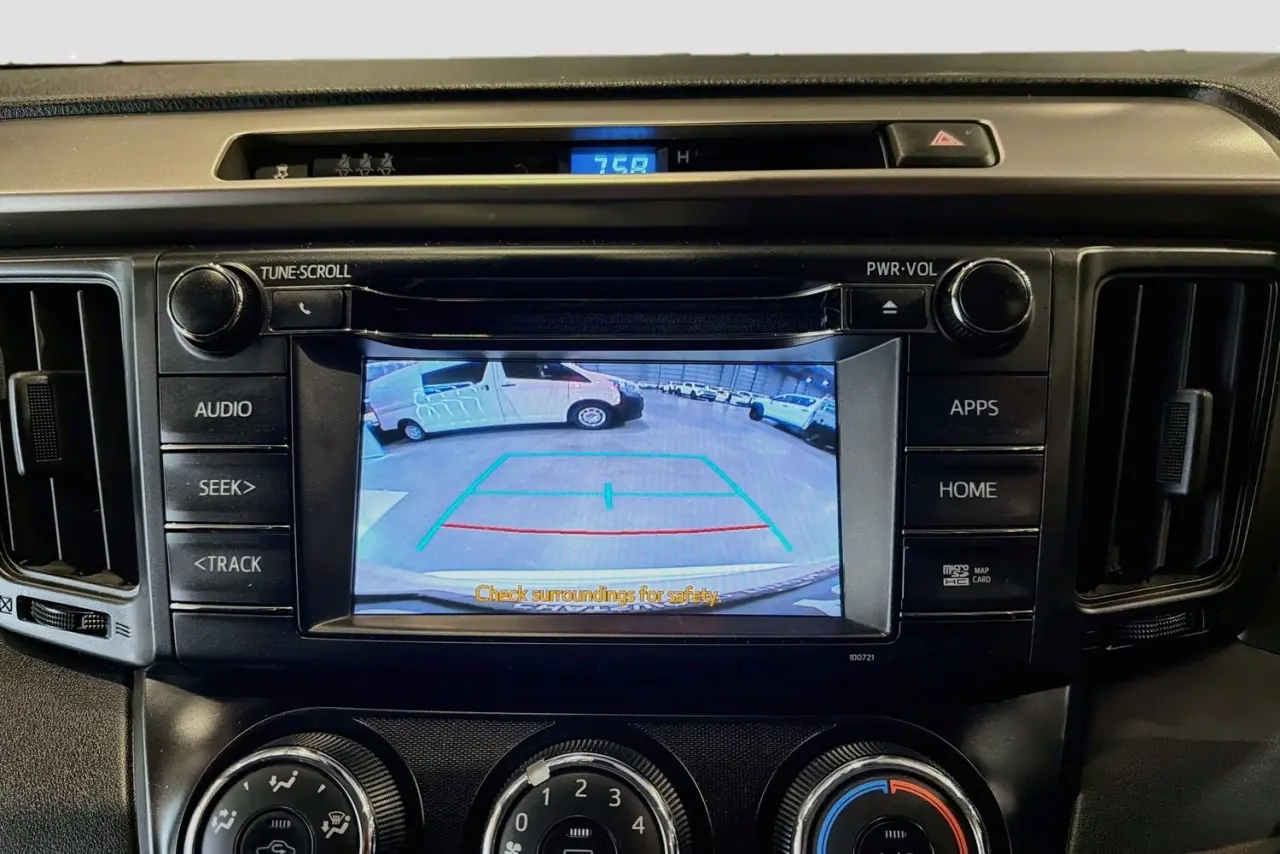 2018 Toyota RAV4 Gallery Image 16