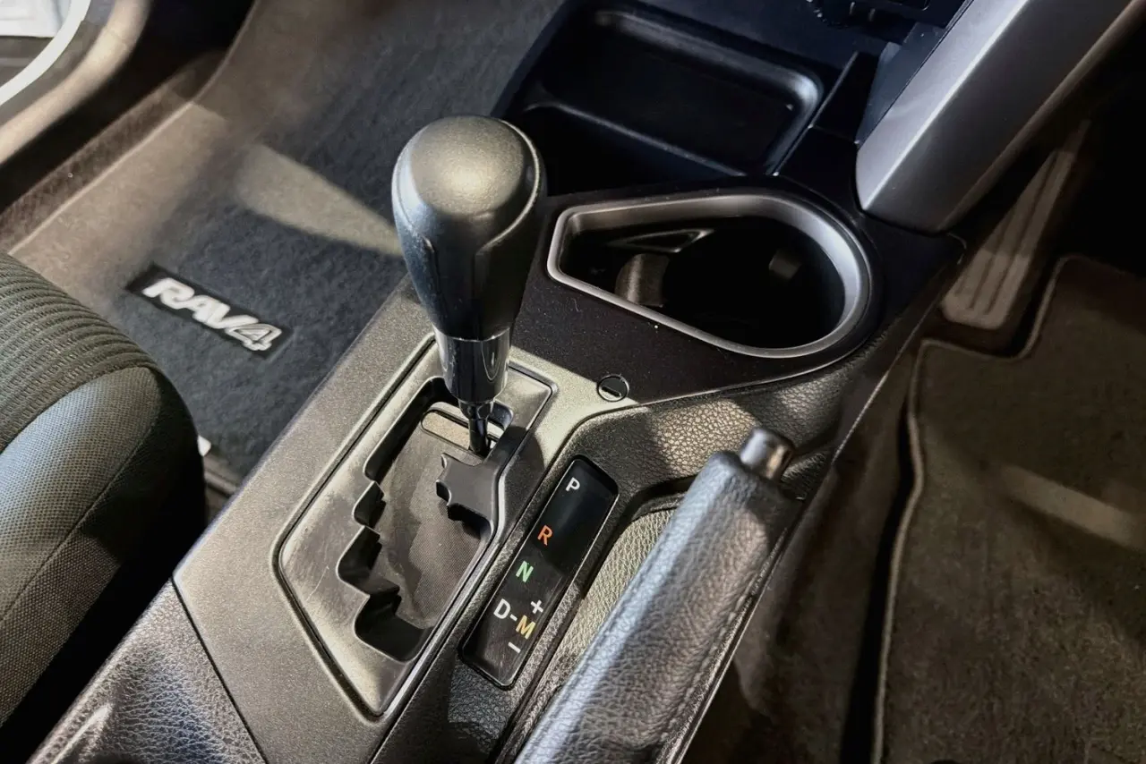 2018 Toyota RAV4 Gallery Image 18