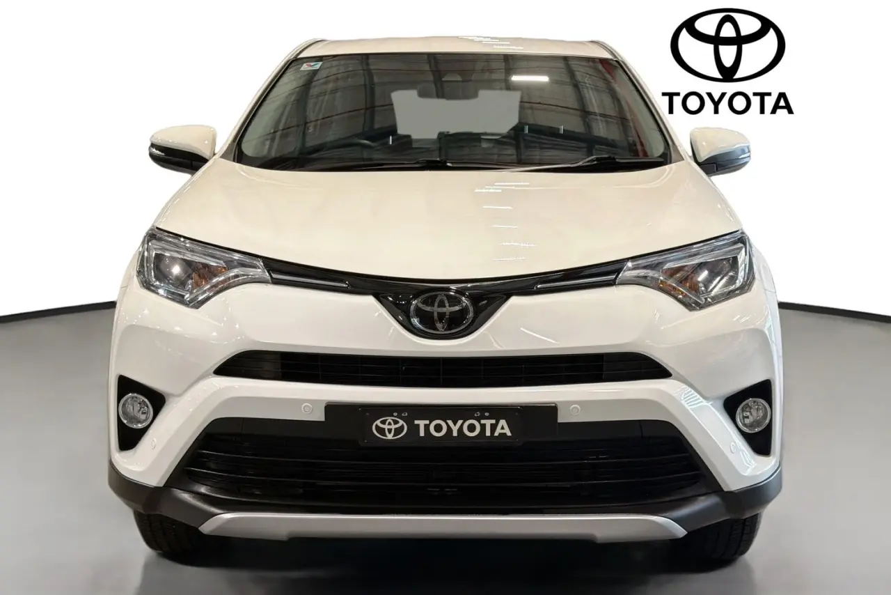 2018 Toyota RAV4 Gallery Image 2