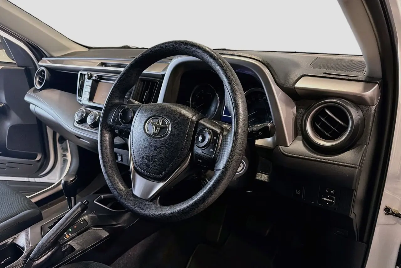 2018 Toyota RAV4 Gallery Image 23