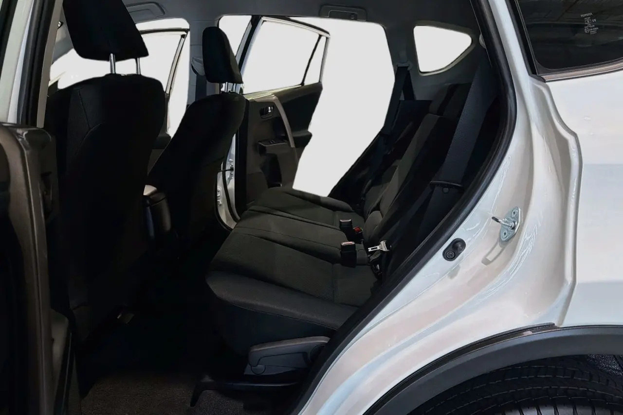 2018 Toyota RAV4 Gallery Image 26