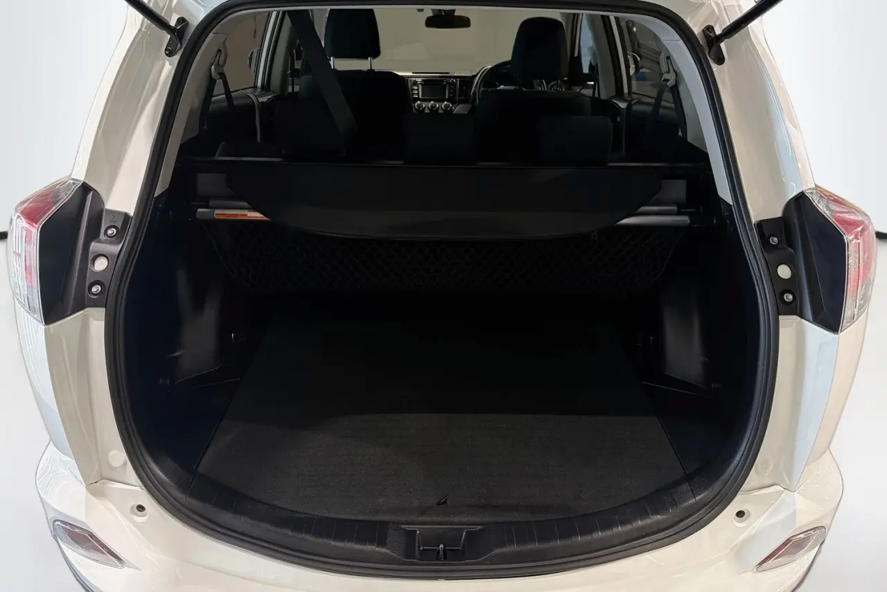 2018 Toyota RAV4 Gallery Image 27