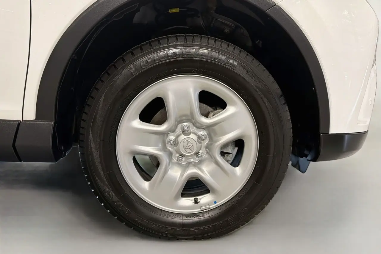 2018 Toyota RAV4 Gallery Image 28