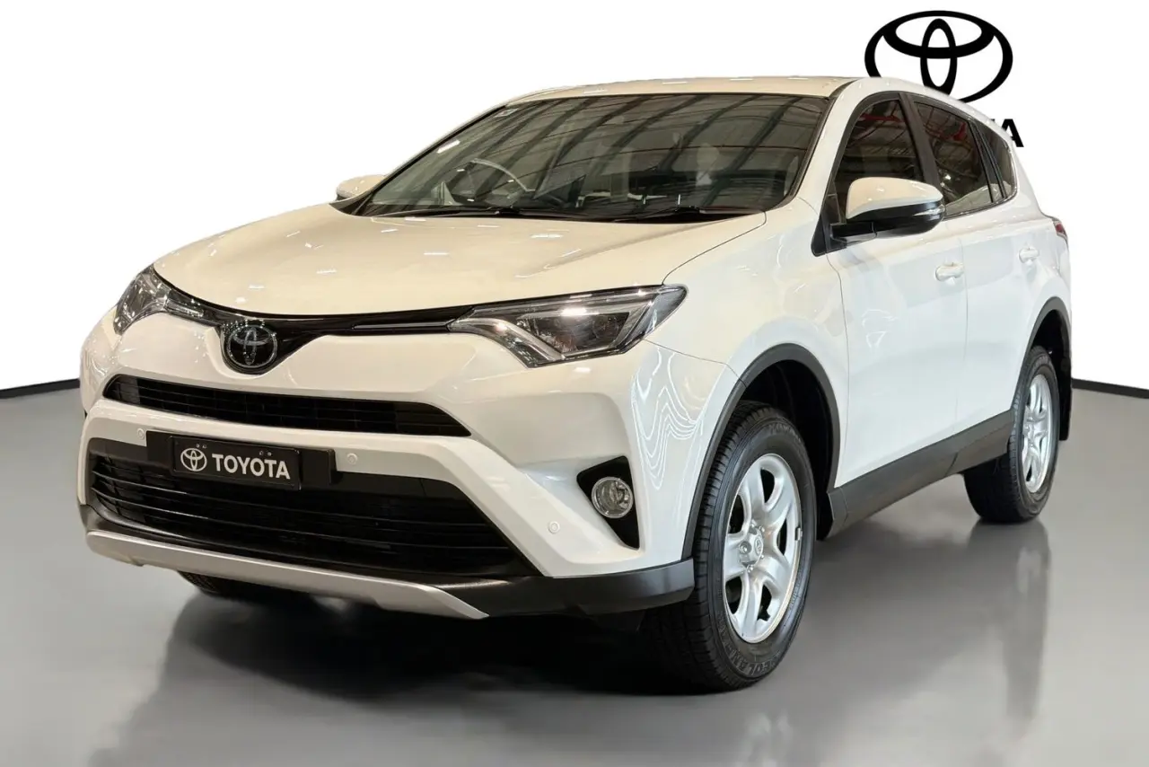 2018 Toyota RAV4 Gallery Image 4