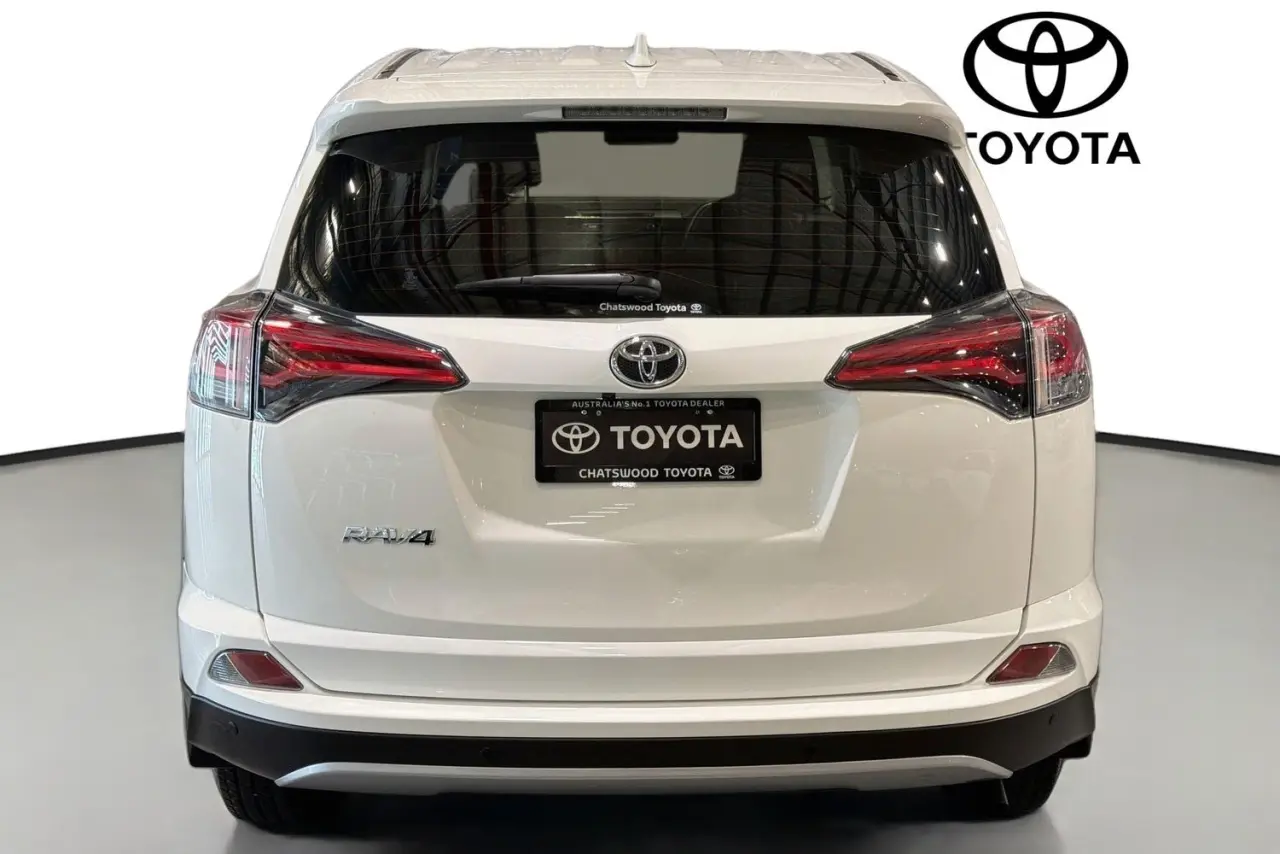 2018 Toyota RAV4 Gallery Image 7
