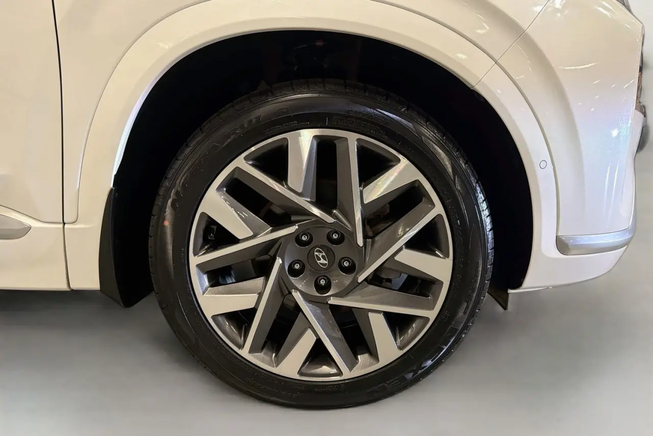 2023 Hyundai Santa Fe Gallery Image 28