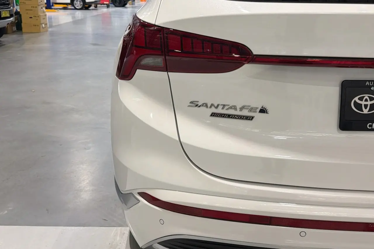 2023 Hyundai Santa Fe Gallery Image 8
