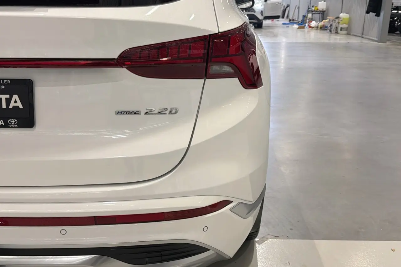 2023 Hyundai Santa Fe Gallery Image 9