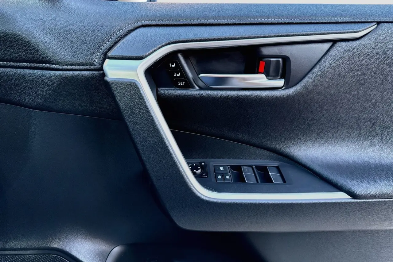 2021 Toyota RAV4 Gallery Image 24