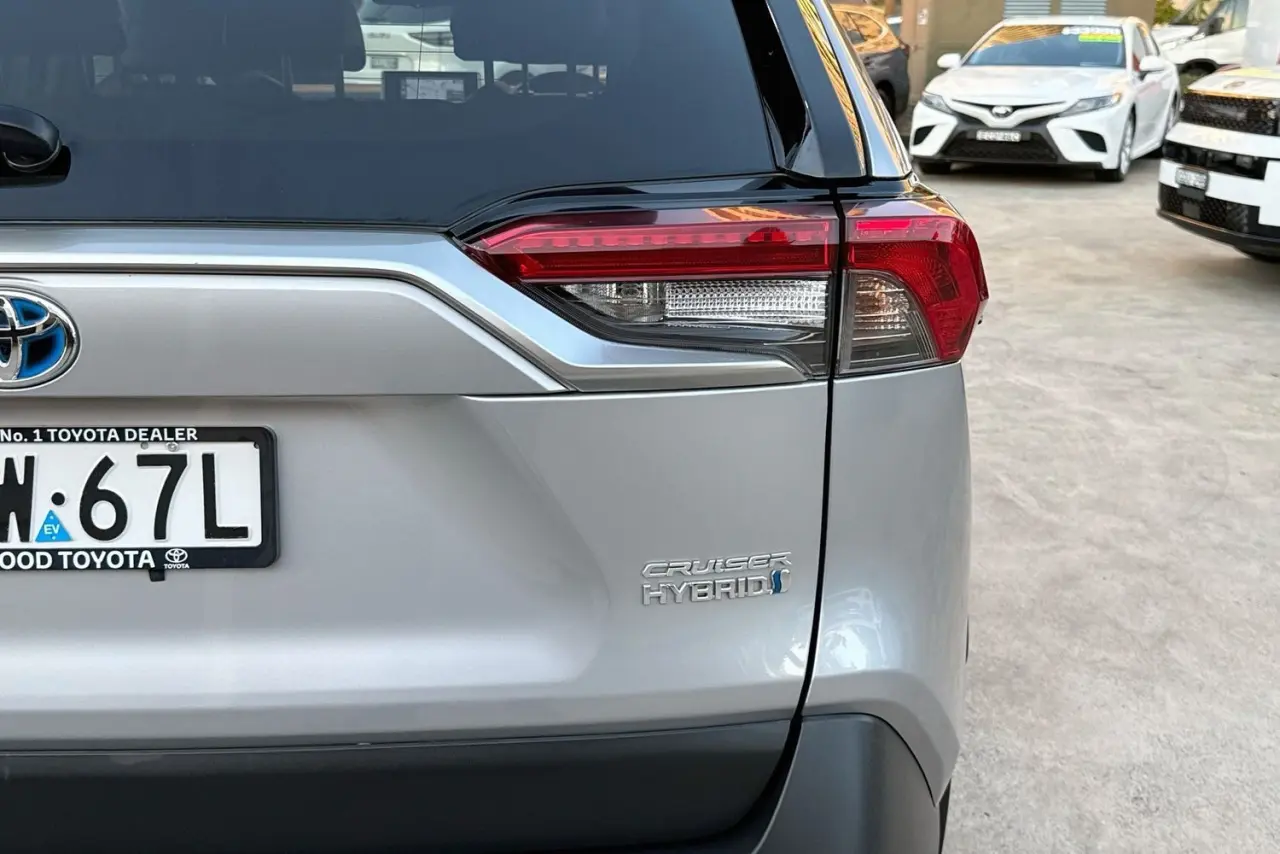 2021 Toyota RAV4 Gallery Image 9