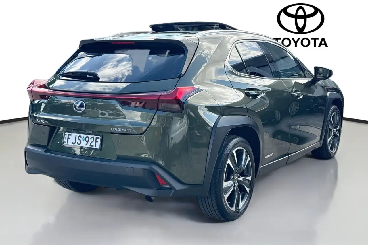2022 Lexus UX Gallery Image 10