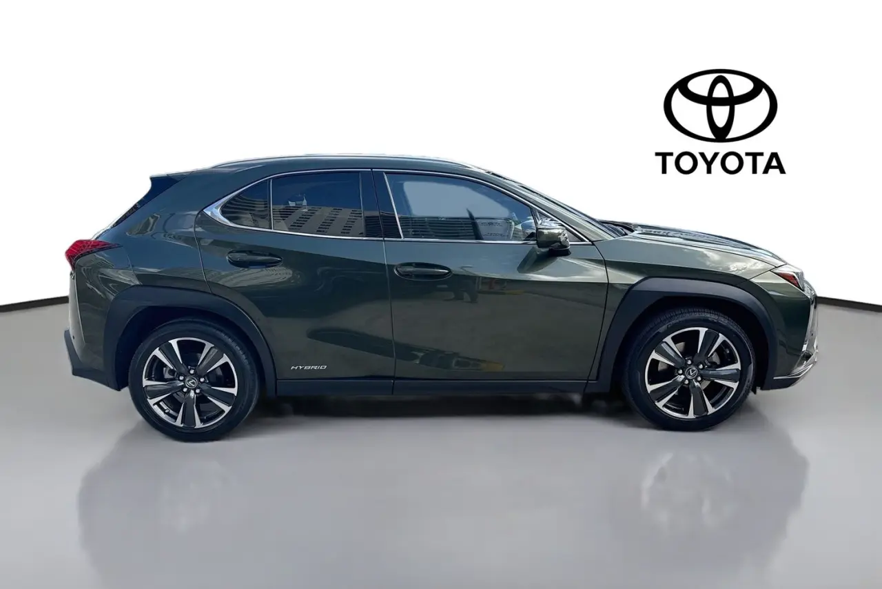 2022 Lexus UX Gallery Image 11