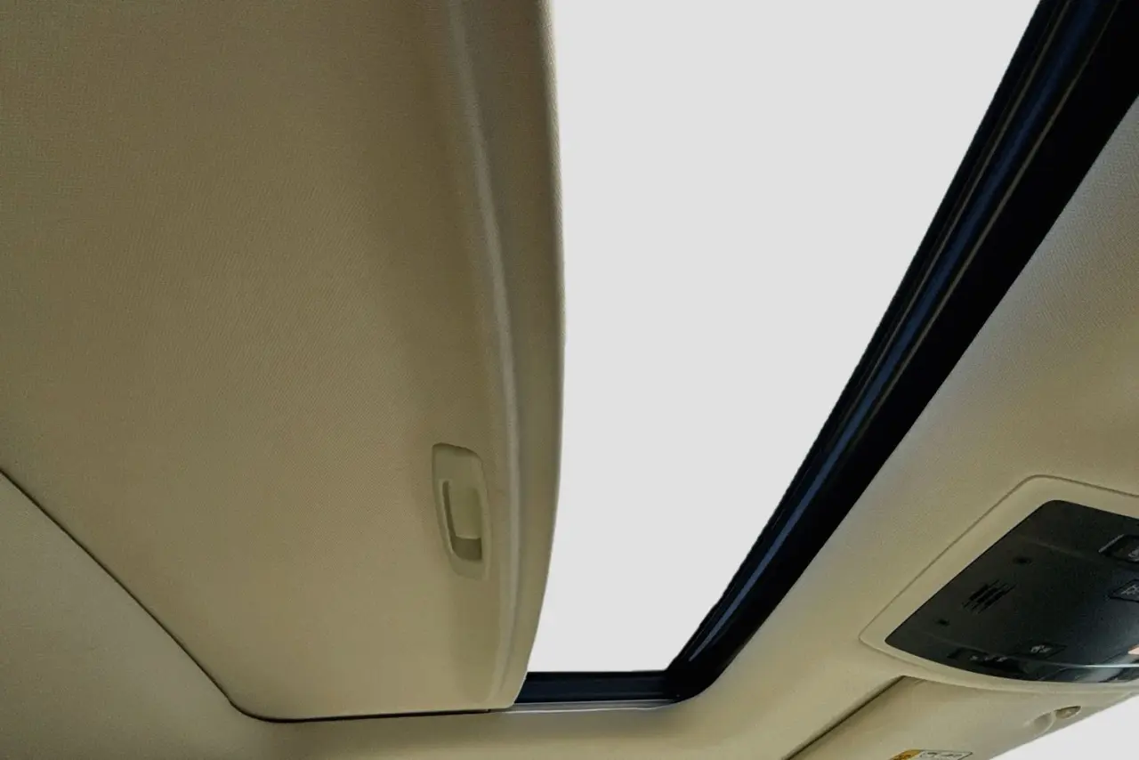 2022 Lexus UX Gallery Image 12