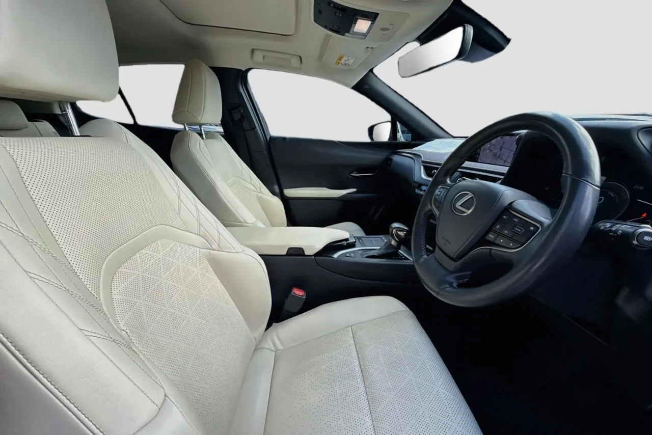 2022 Lexus UX Gallery Image 13