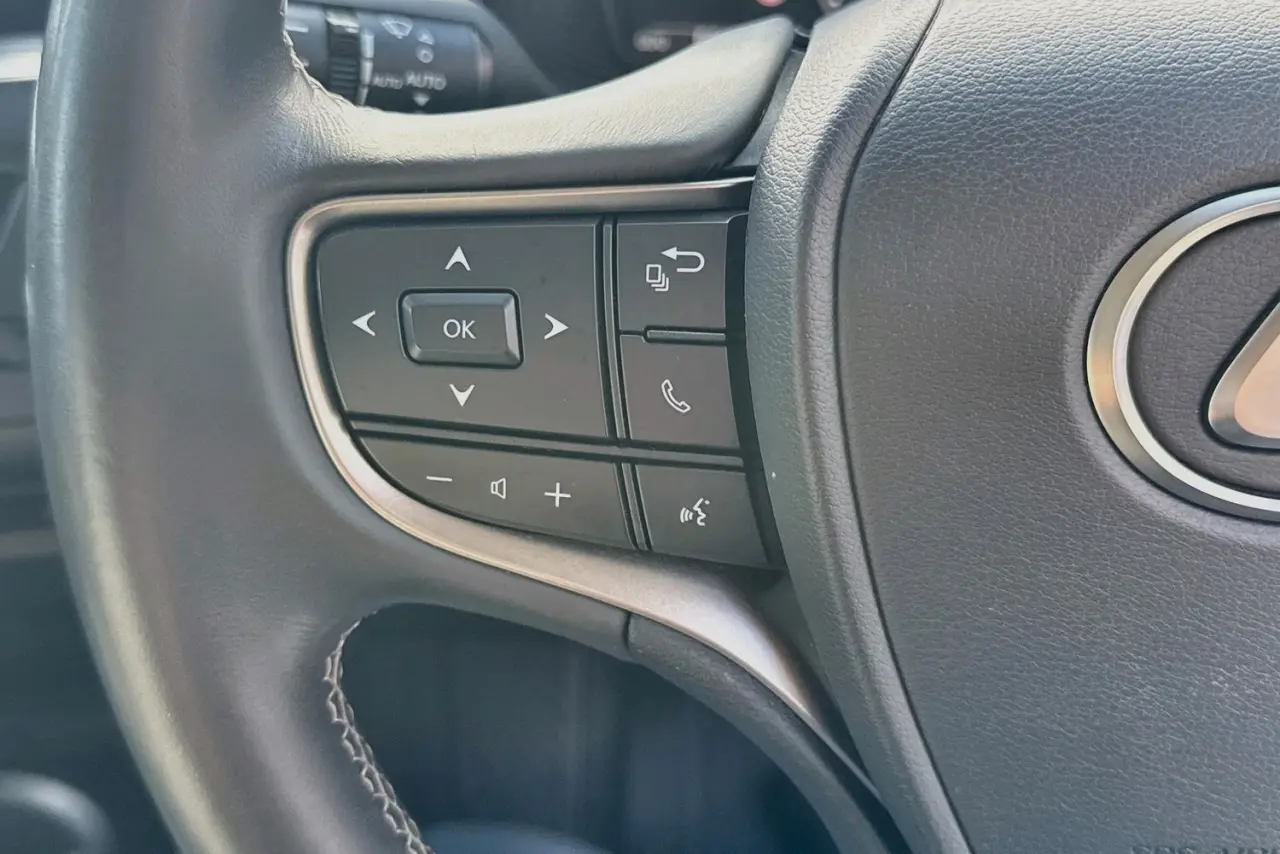 2022 Lexus UX Gallery Image 19