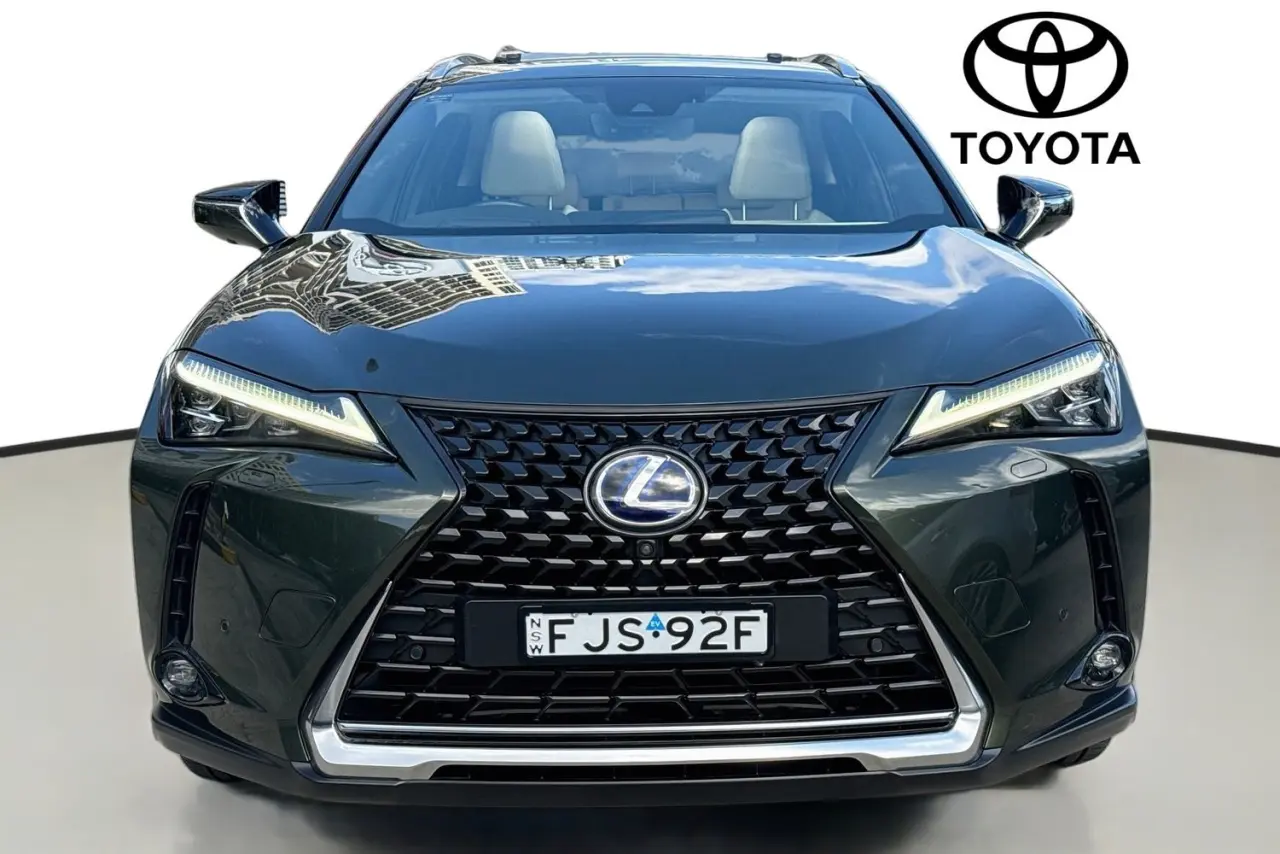 2022 Lexus UX Gallery Image 2
