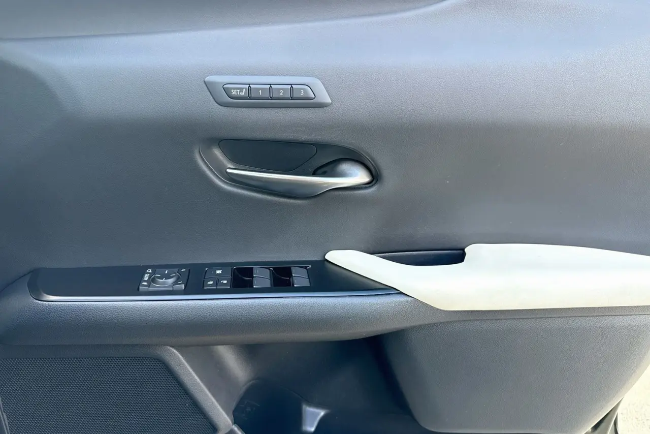 2022 Lexus UX Gallery Image 24