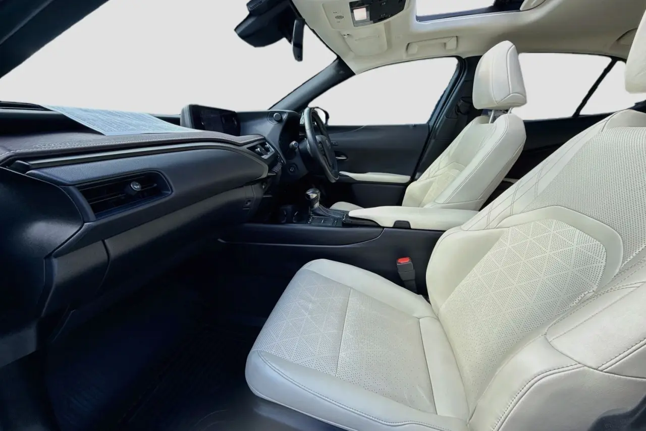 2022 Lexus UX Gallery Image 25