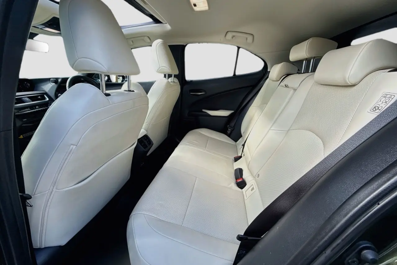 2022 Lexus UX Gallery Image 26