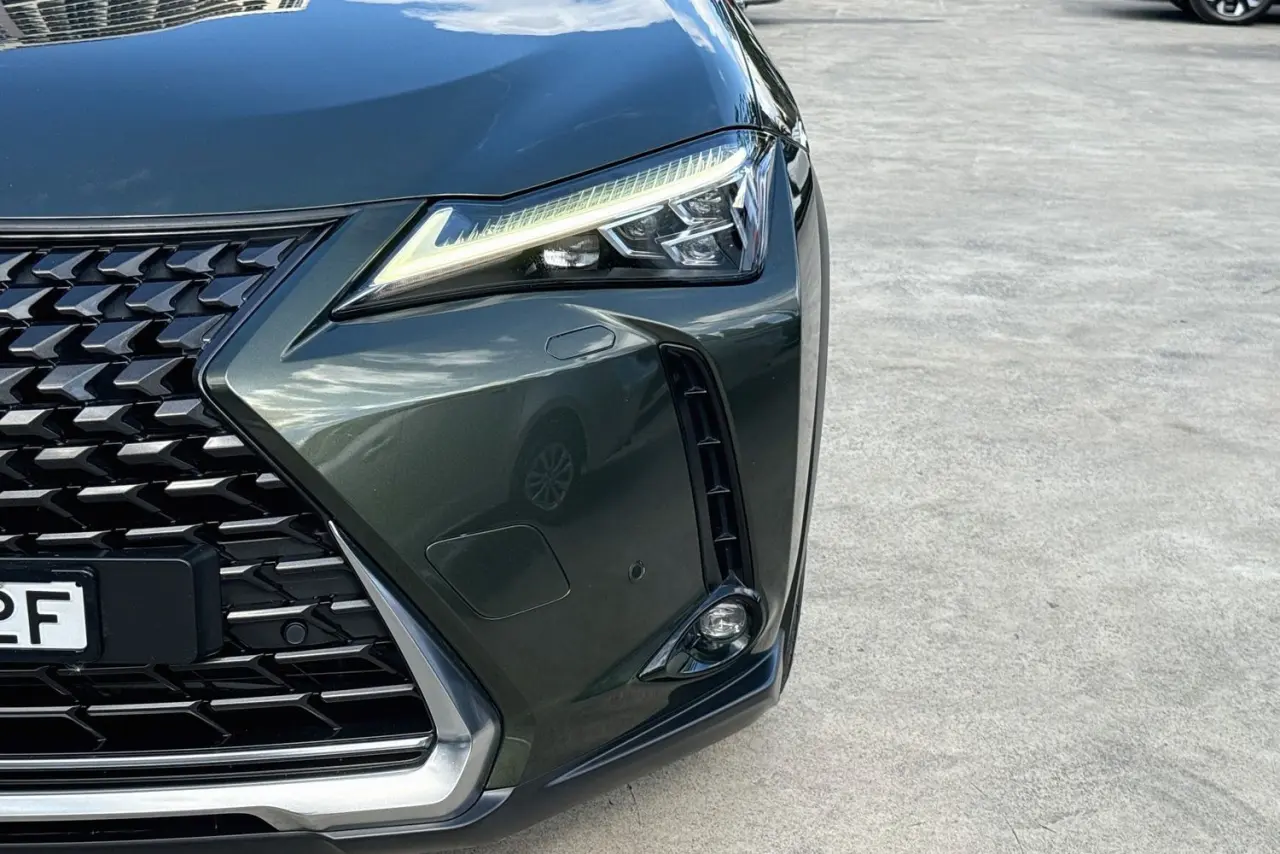 2022 Lexus UX Gallery Image 3