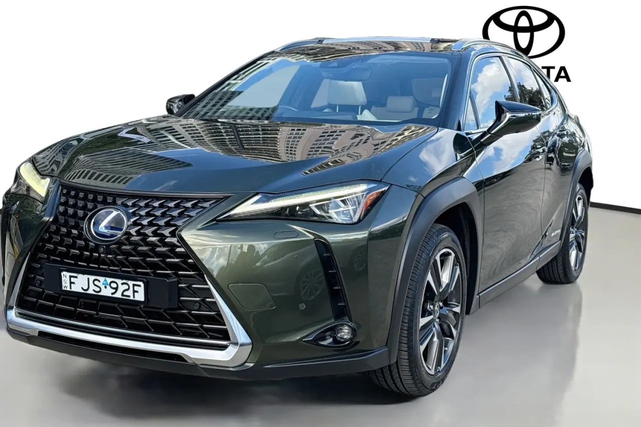 2022 Lexus UX Gallery Image 4