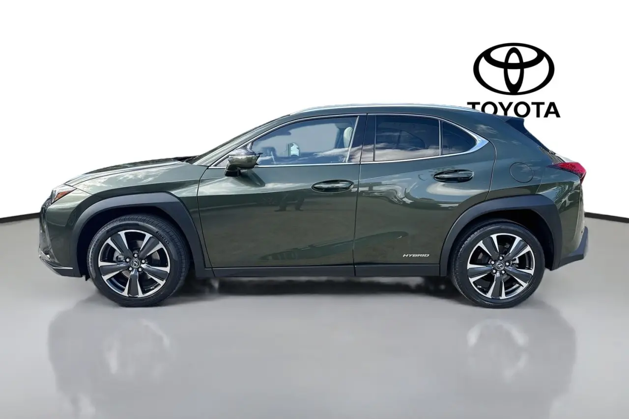 2022 Lexus UX Gallery Image 5