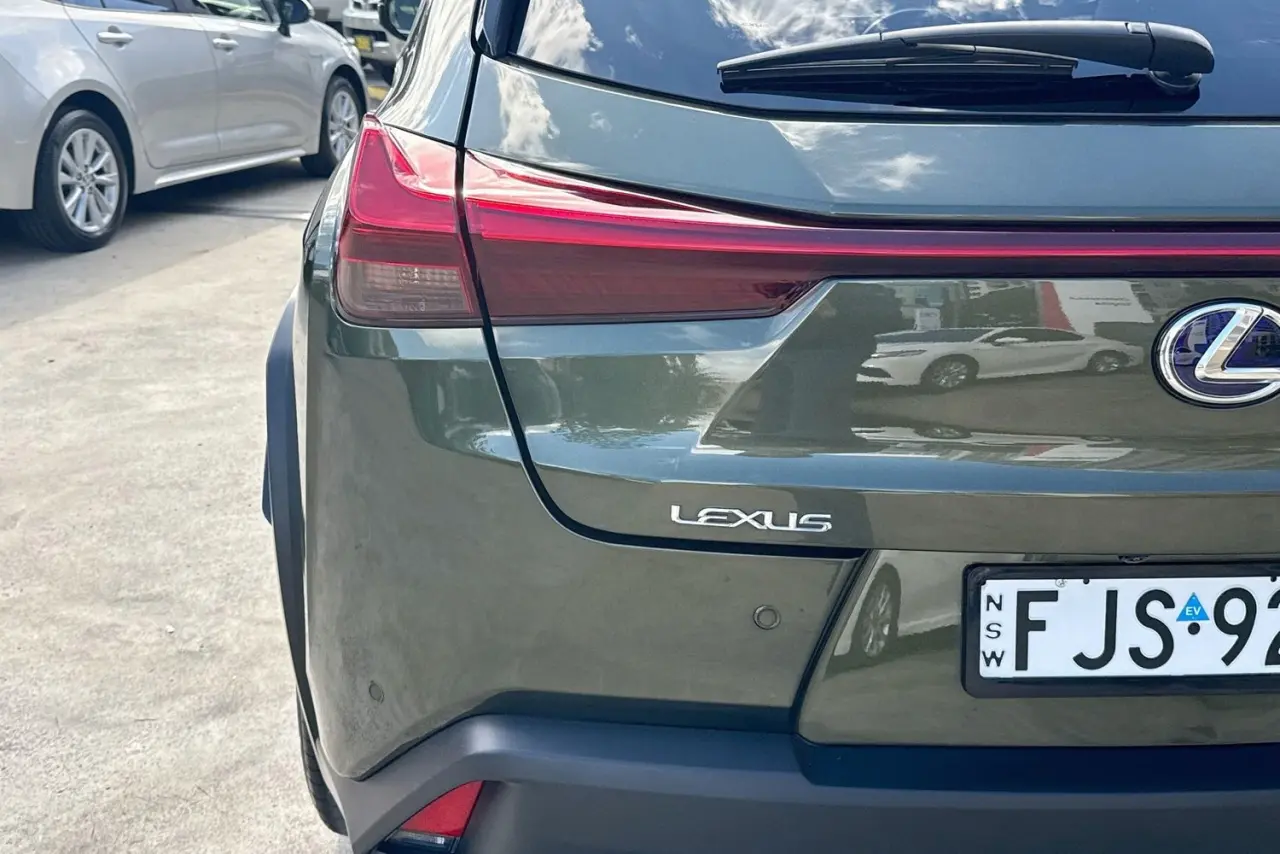 2022 Lexus UX Gallery Image 8