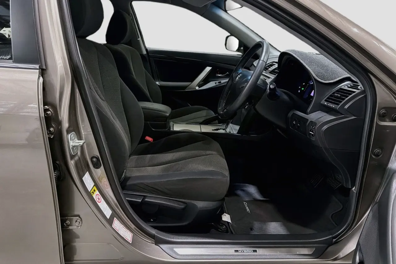 2010 Toyota Camry Gallery Image 13