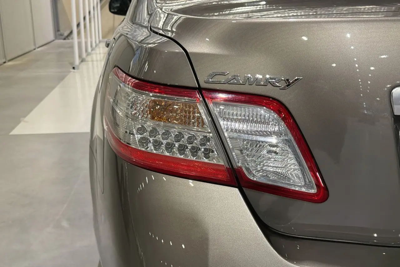 2010 Toyota Camry Gallery Image 8
