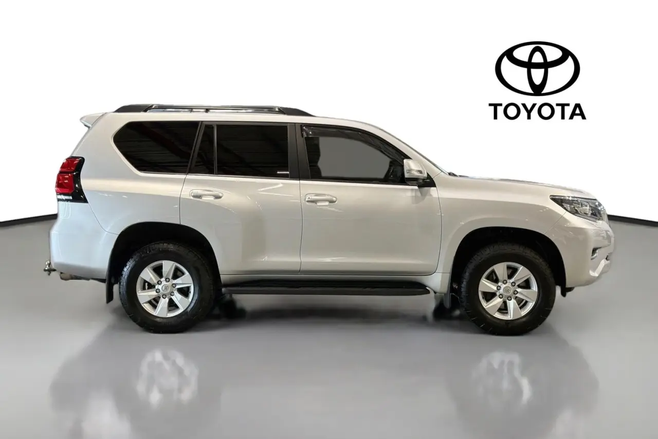 2022 Toyota Landcruiser Prado Gallery Image 11