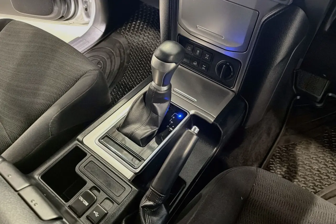 2022 Toyota Landcruiser Prado Gallery Image 18