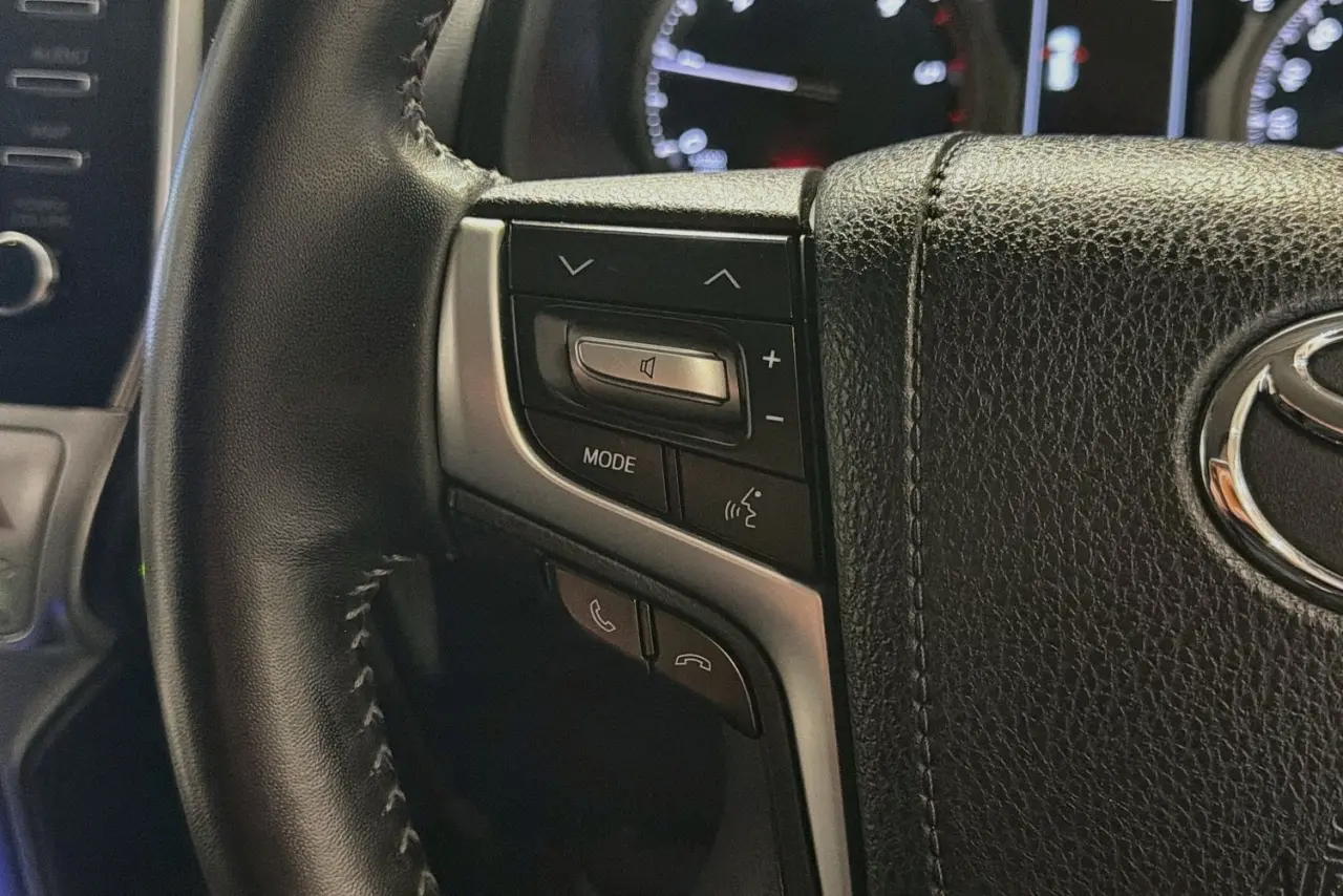 2022 Toyota Landcruiser Prado Gallery Image 19